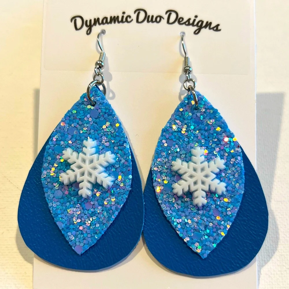 Snowflake ❄️ glitter faux leather earrings - Picture 5 of 6